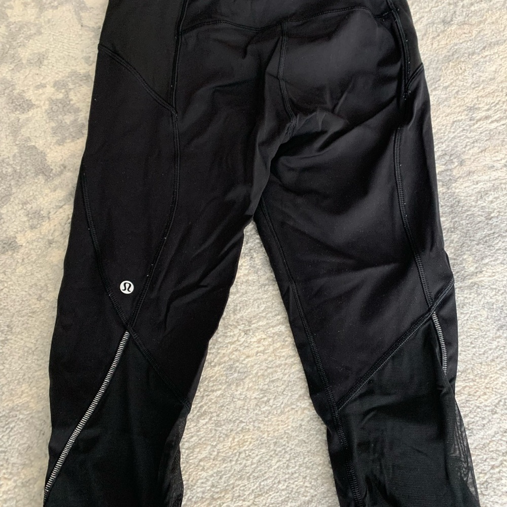 Lululemon black high waisted cropped leggings with mesh